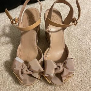 Tory Burch Penny Bow Wedge - great used condition.